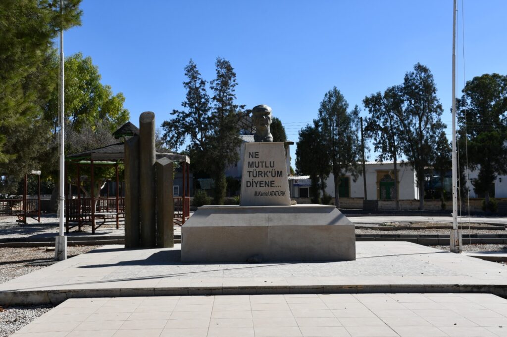 WhatsApp-Image-2026-10-15-at-15.33.01-1024x682 VADİLİ’DE ATATÜRK BÜSTÜ VE AÇIK HAVA SPOR MERKEZİ YENİLENDİ