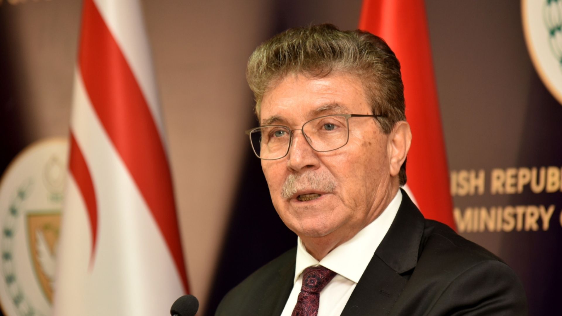 Üstel: UBP iktidarı bırakıp gitmez
