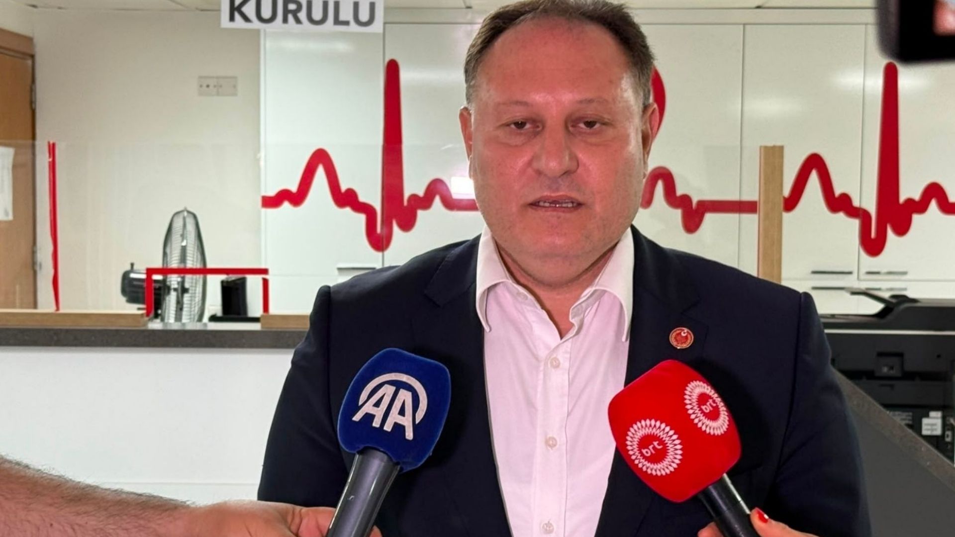 Cumhuriyet Meclisi Başkanı Öztürkler, Cumhurbaşkanı Erhürman’ı hastanede ziyaret etti