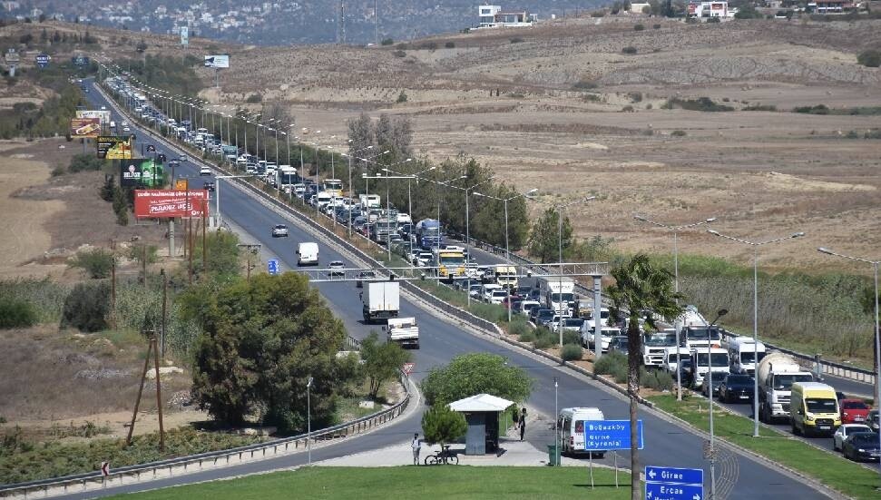 5 ton ve üzeri kamyonlara yönelik trafik kısıtlaması geçici olarak kaldırıldı