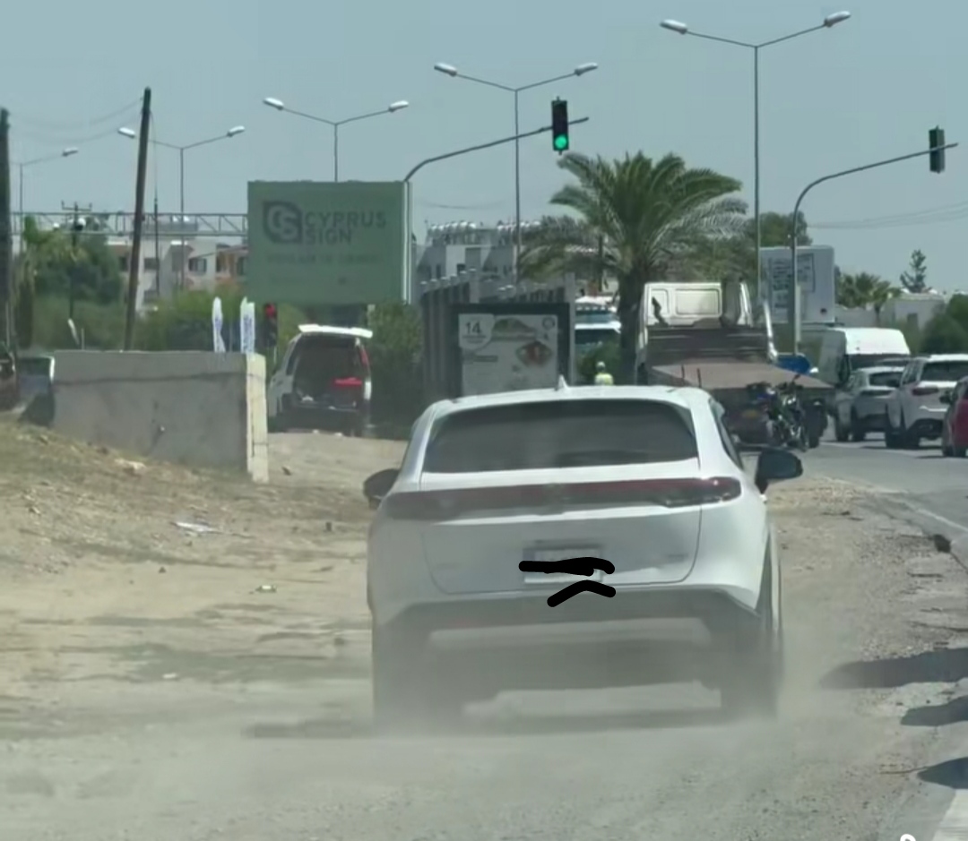 TRAFİK KURALLARINI HİÇE SAYAN SÜRÜCÜ RAPOR EDİLDİ