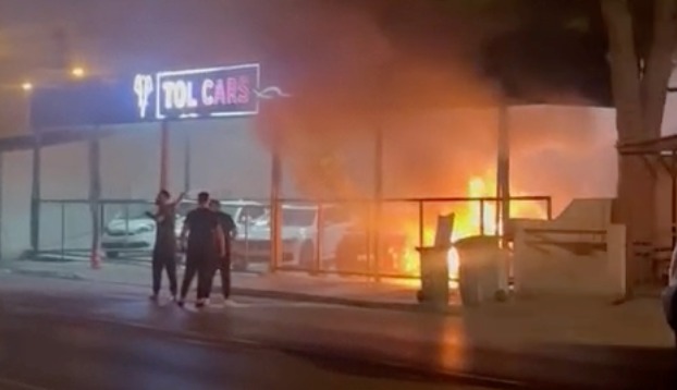 Lefkoşa’da bir oto galeride araç kundaklandı, iki kişi Ercan’da tutuklandı