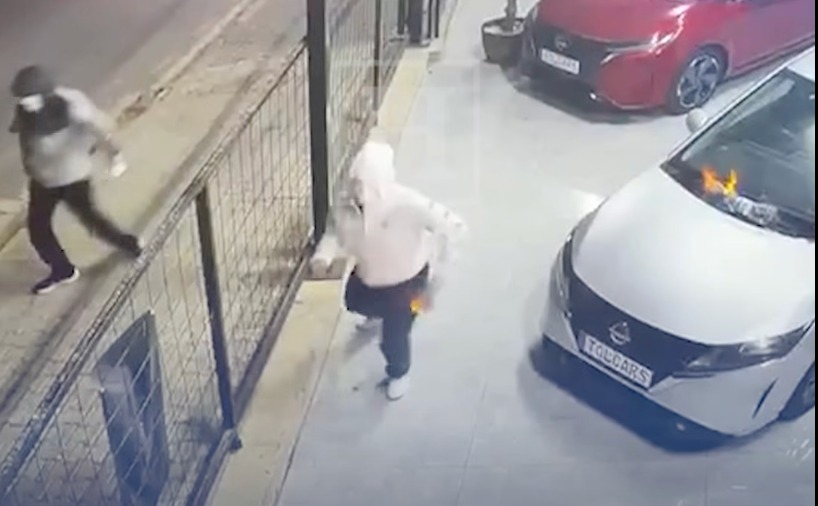 Kundaklanan oto galerinin sahibi konuştu: “400 bin dolar istediler”