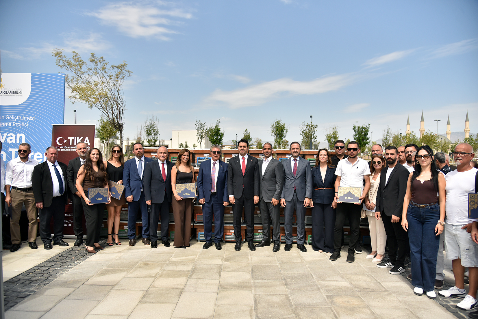 “KKTC Arıcılığının Geliştirilmesi Kırsal Kalkınma Projesi-Kovan Dağıtım Töreni” yapıldı… 170 üreticiye bin modern arı kovanı