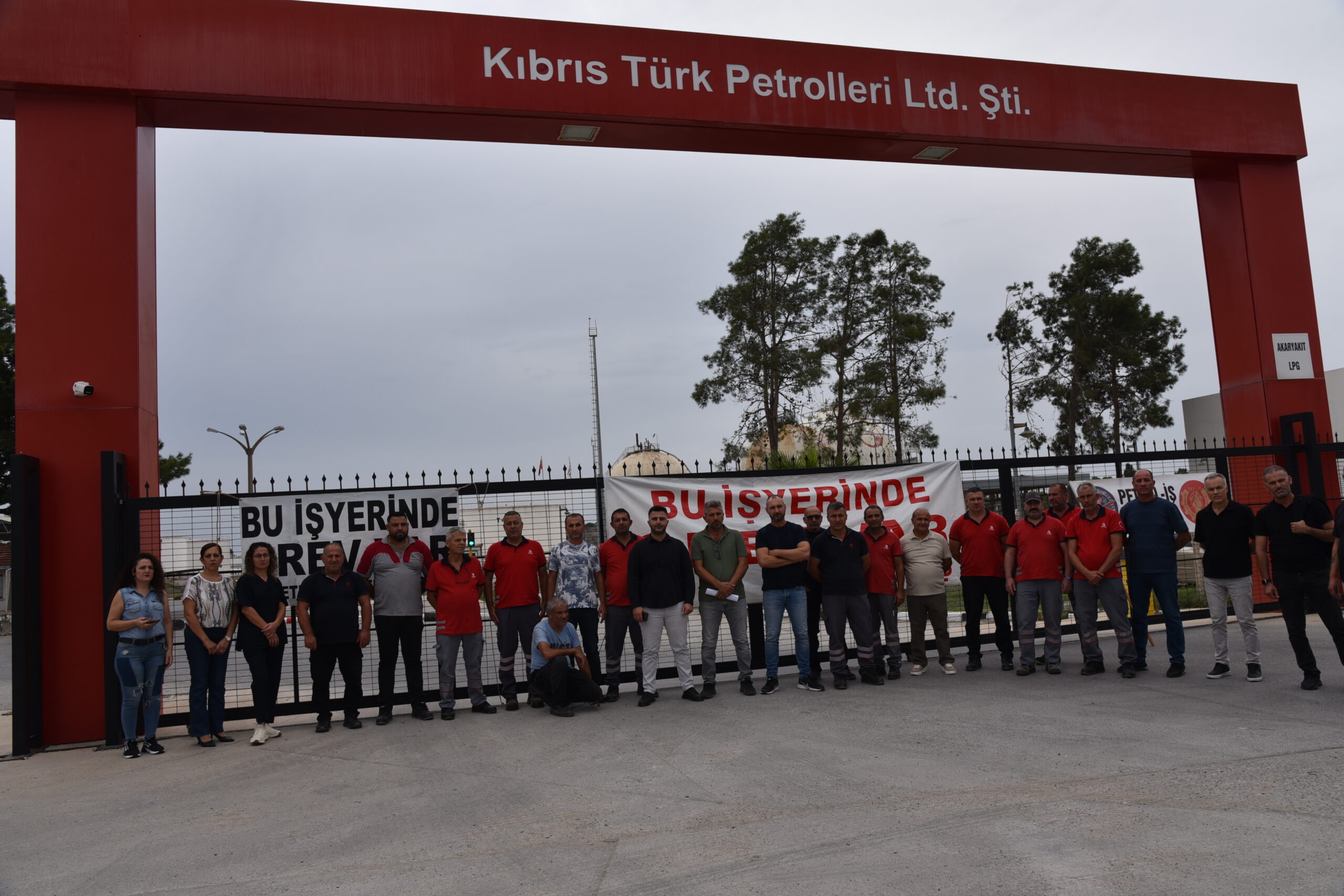 Petrol İşçileri Sendikası Kalecik Dolum Tesisleri’nde süresiz grev başlattı. Bayilere akaryakıt verilmiyor