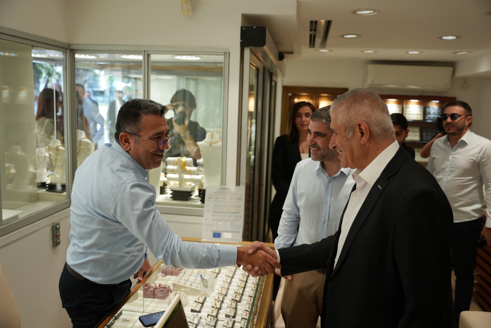 Taçoy, LTB adayı Aktuç’la Surlariçi’ni ziyaret etti