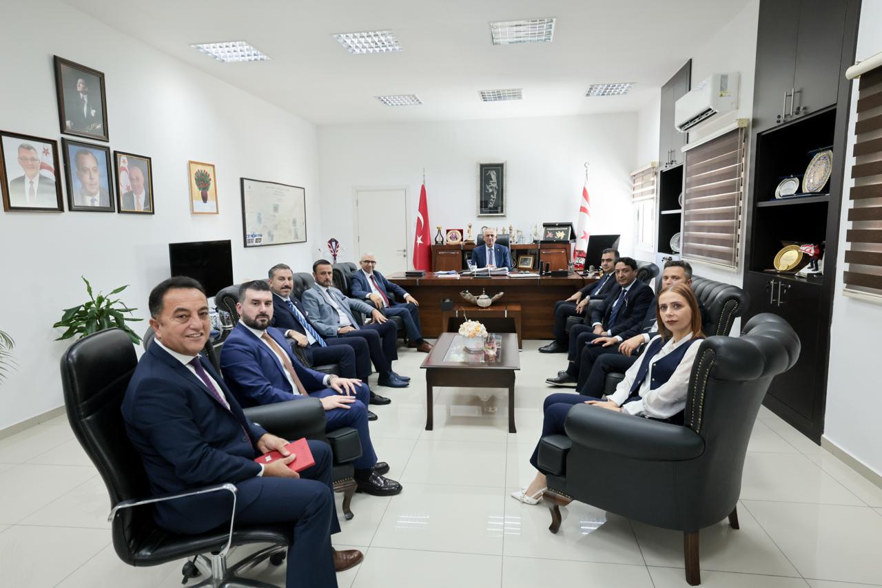 Bakan Çavuşoğlu, Türk Kızılay heyetini kabul etti