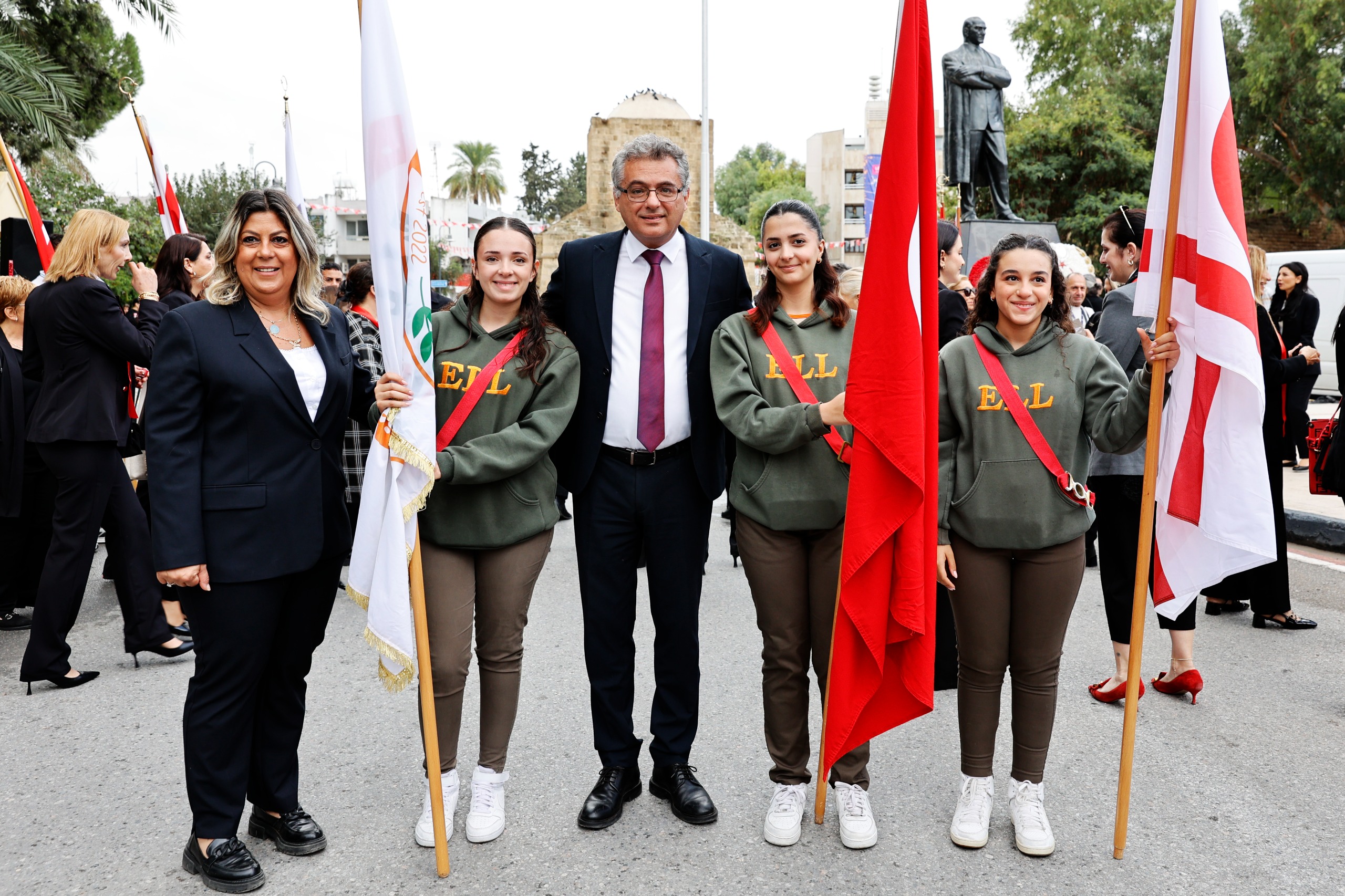 Cumhurbaşkanı Tufan Erhürman, 29 Ekim Cumhuriyet Bayramı nedeniyle Lefkoşa Atatürk Anıtı önünde düzenlenen törene katıldı