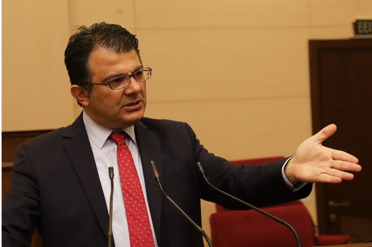 “Akansoy: Gazetecilere yönelik saldırı, basın özgürlüğüne saldırıdır.”